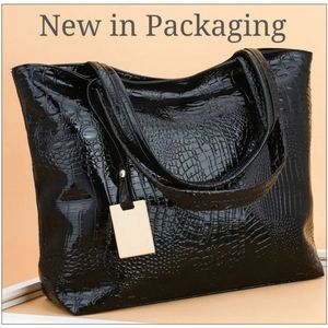 NWT 💟 Black PU Vegan Leather Bag w Clutch